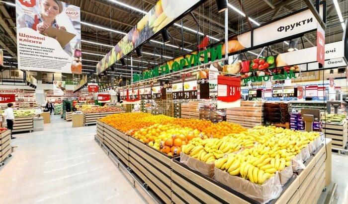 Refrigerated storage lockers for supermarkets