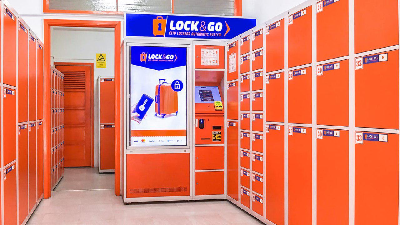 Терминал самообслуживания камеры хранения Locker Room в Лиссабоне, Португалия, 2021 г.