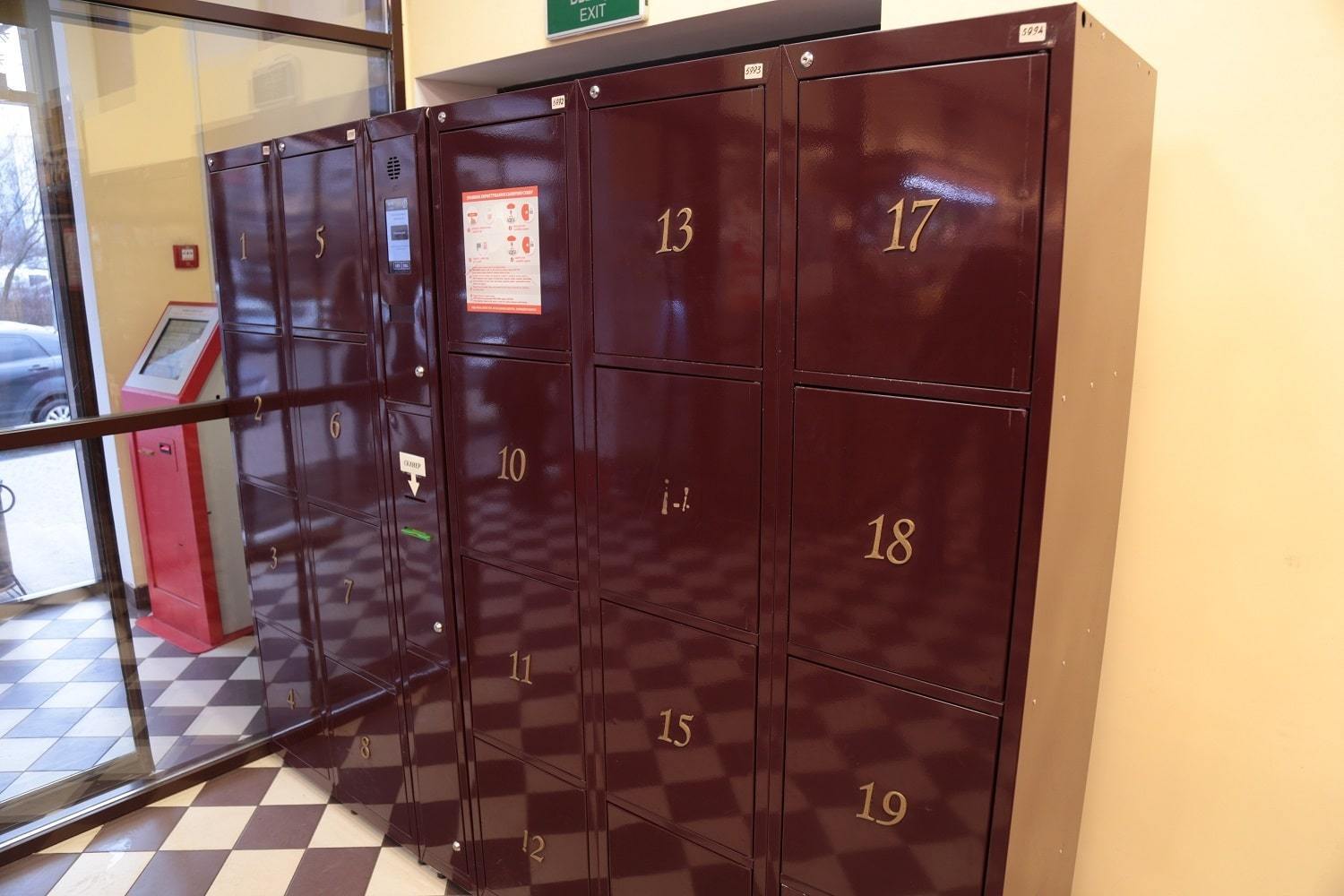 Shopping malls digitals lockers in supermarket/store Spain, Madrid 2019