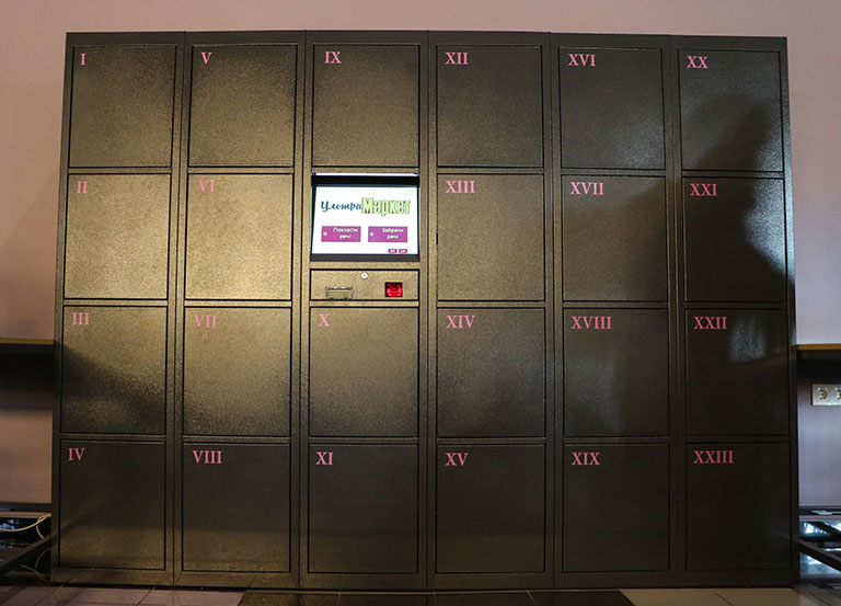 Shopping malls digitals lockers in supermarket/store Italy, Milan 2021